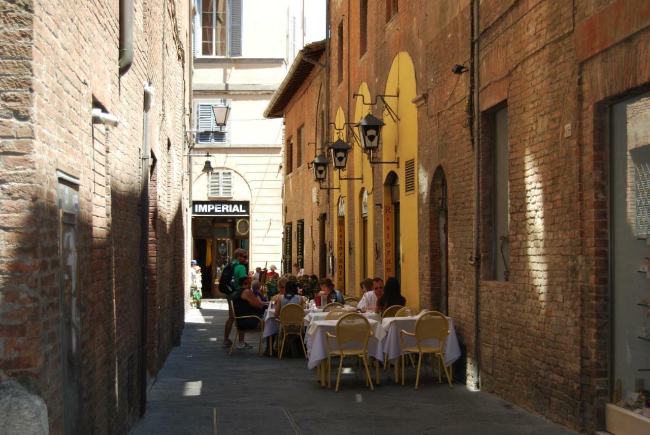 Antica Dimora Del Buongoverno Hotel Siena Buitenkant foto
